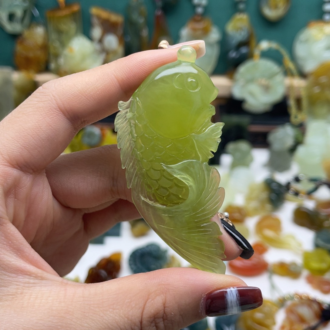 蛇纹石玉颈饰未镶嵌