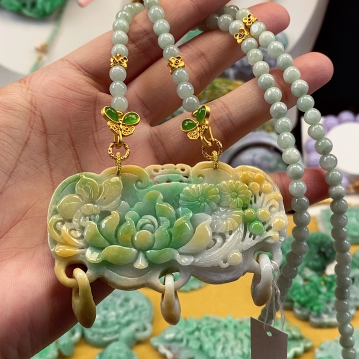 翡翠颈饰未镶嵌翡翠吊坠