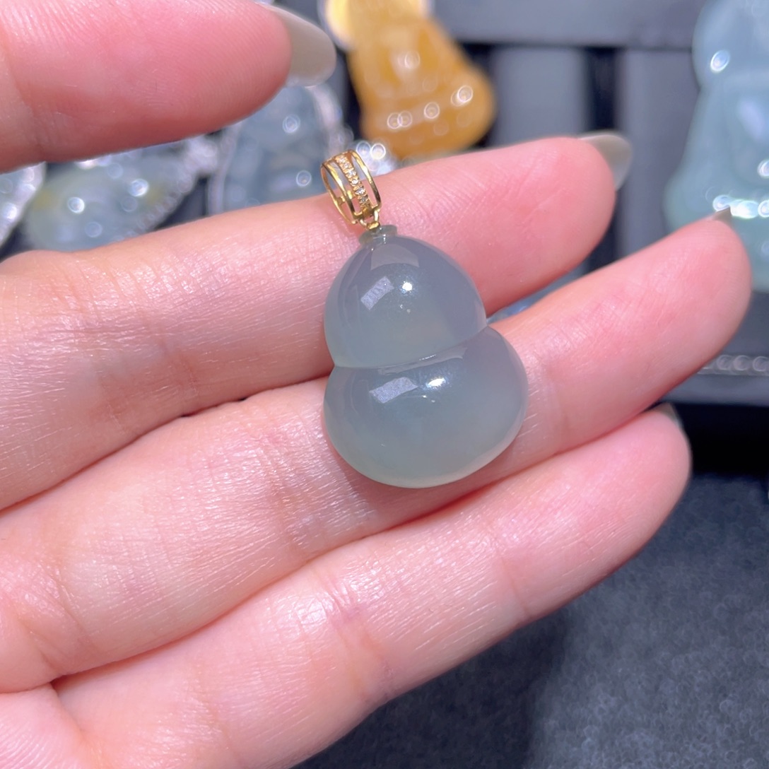 颈饰18K金镶嵌翡翠翡翠