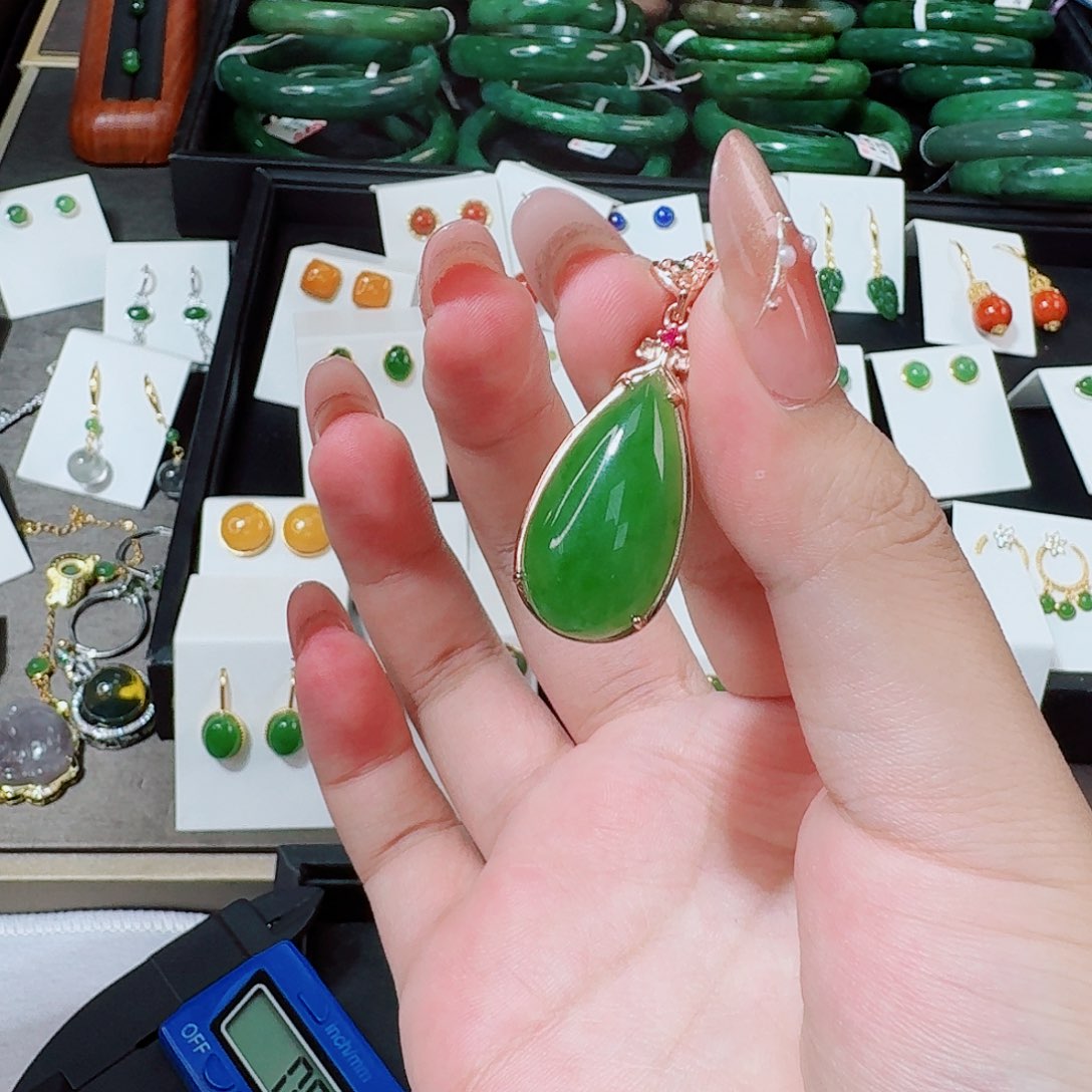 和田玉（碧玉）银S925镶嵌颈饰水滴吊坠