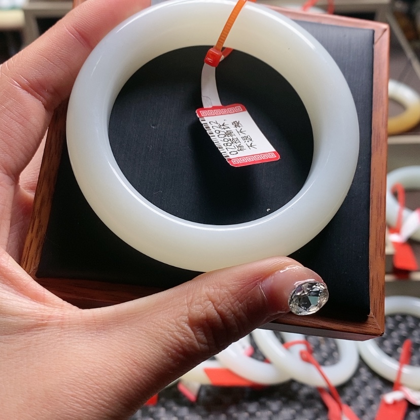 【闪购商品】和田玉手镯未镶嵌鱼*