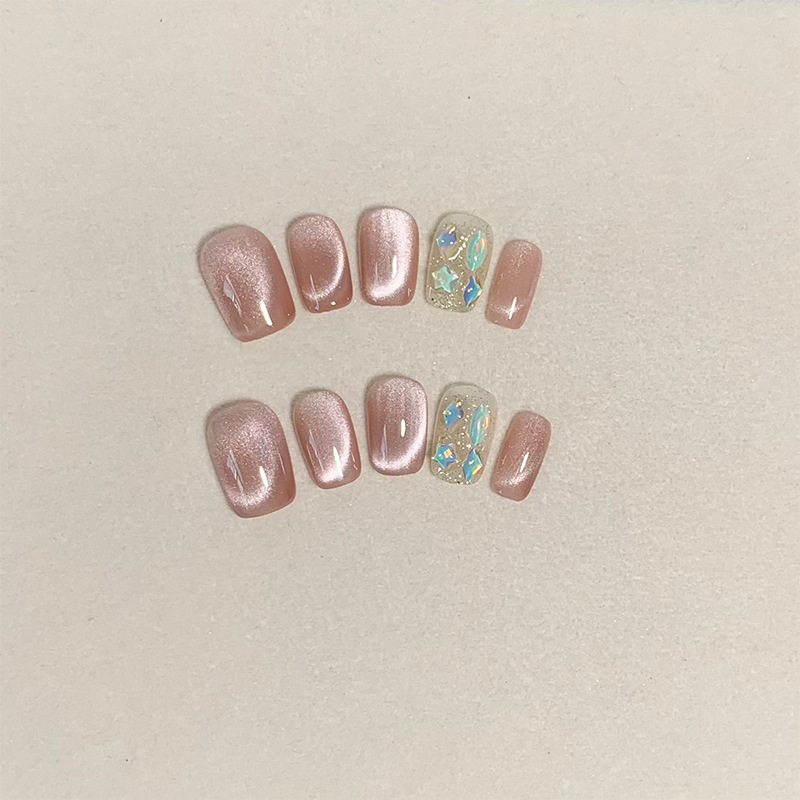 【星星的泪】纯手工美甲穿戴甲短款高级感显白极光钻瓷白猫眼裸粉色