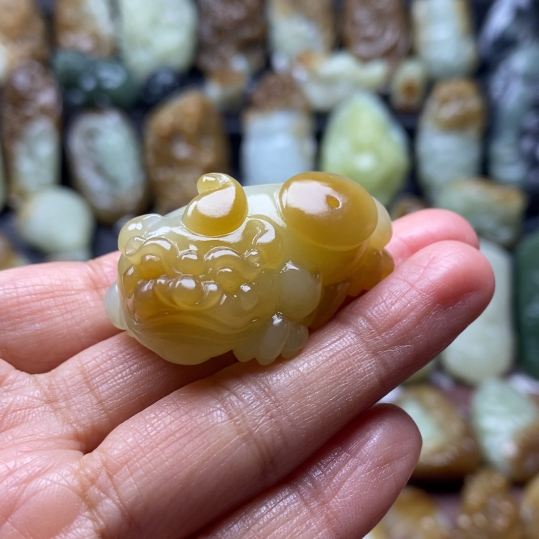 吊坠(不含链)未镶嵌和田玉（糖玉）戚**照