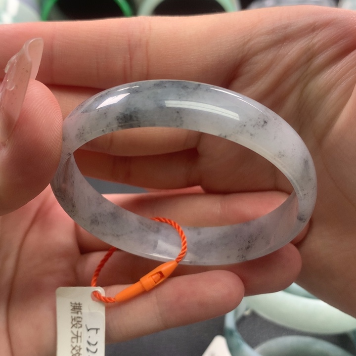 翡翠手镯未镶嵌公主