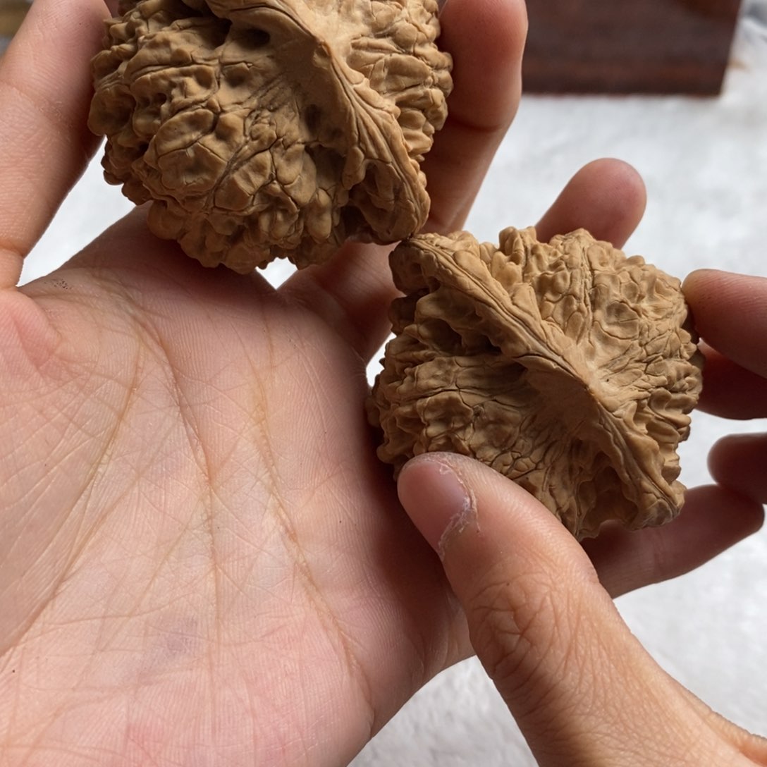 文玩核桃吊坠愚***契麒麟纹