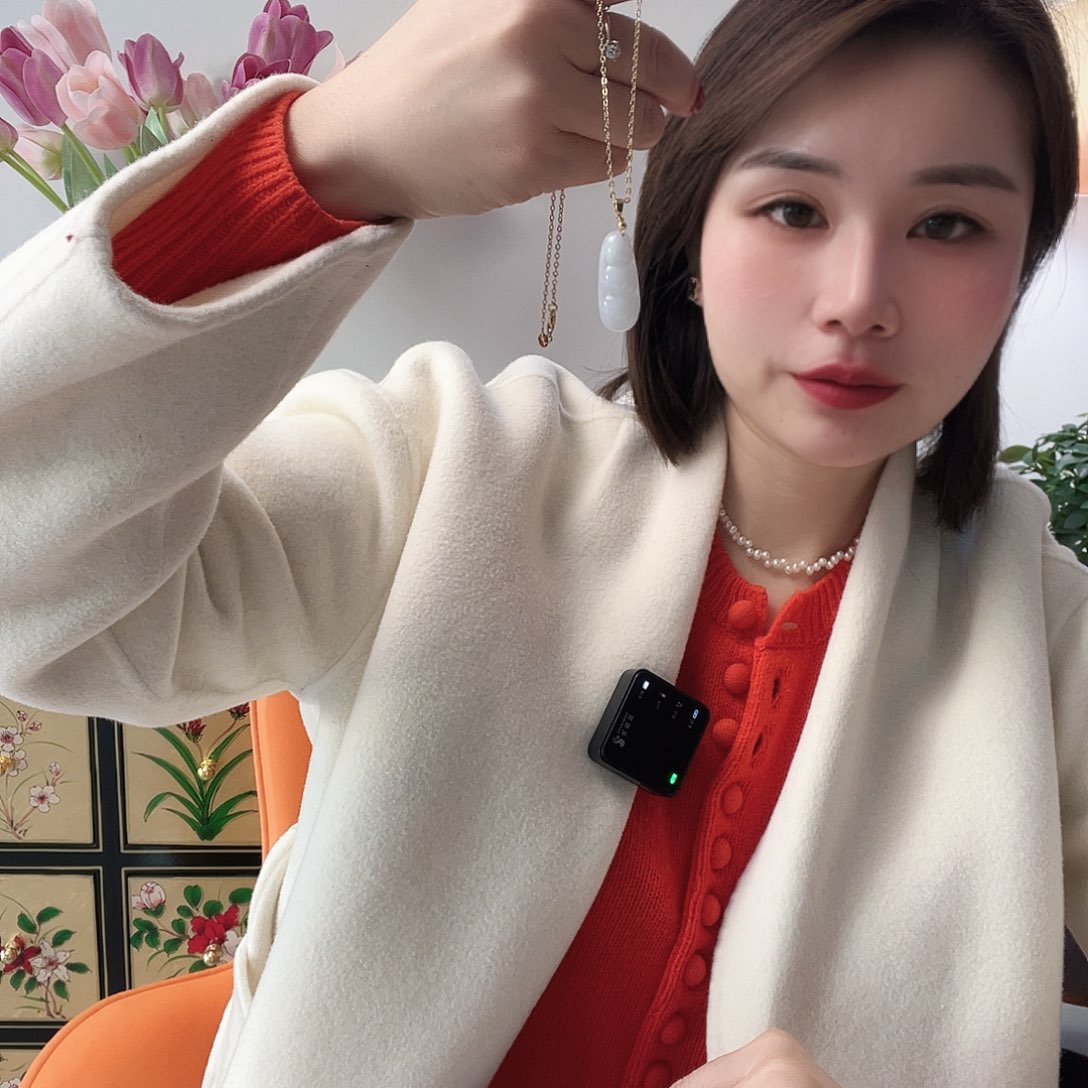 颈饰足银镀金镶嵌翡翠