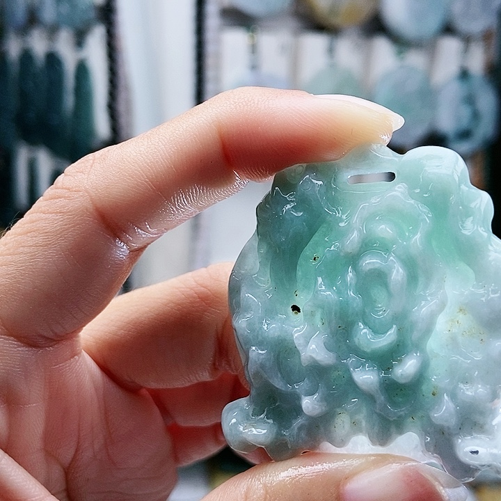 颈饰足铂镶嵌翡翠翡翠