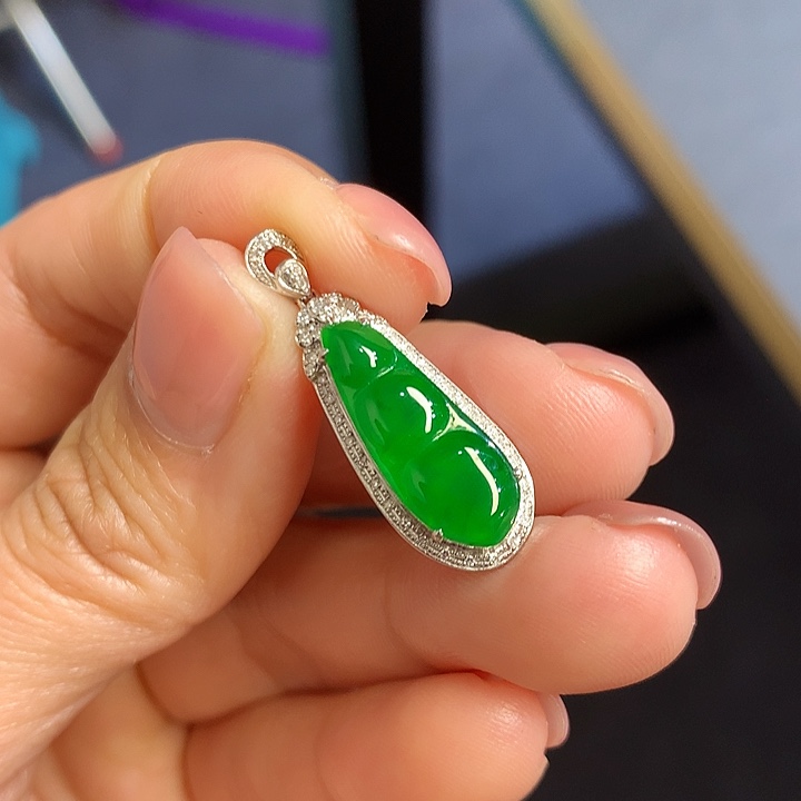 翡翠吊坠(不含链)18K金镶嵌