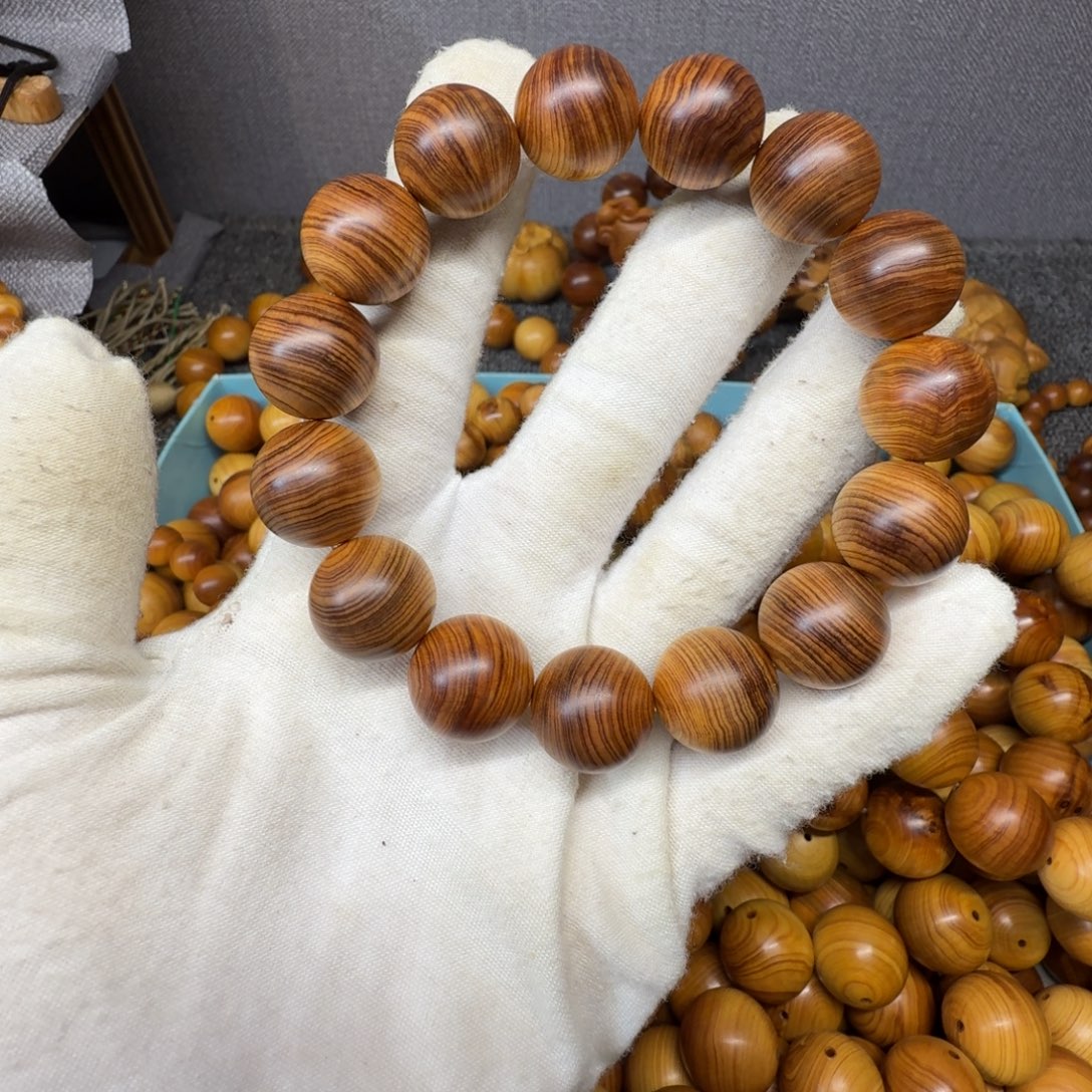 J***.柏木（崖柏）1.5崖柏黑油板根