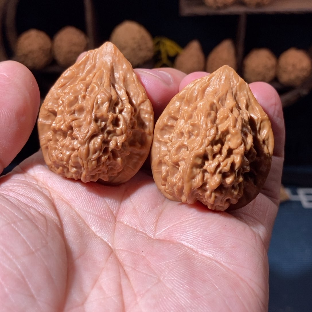 文玩核桃把件全品野生原树鸡血莲花