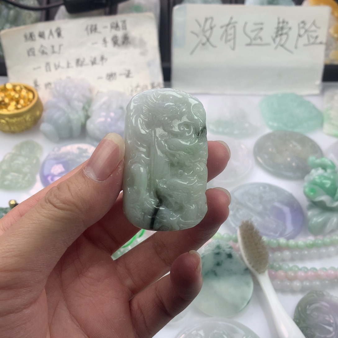 翡翠颈饰未镶嵌九龙牌