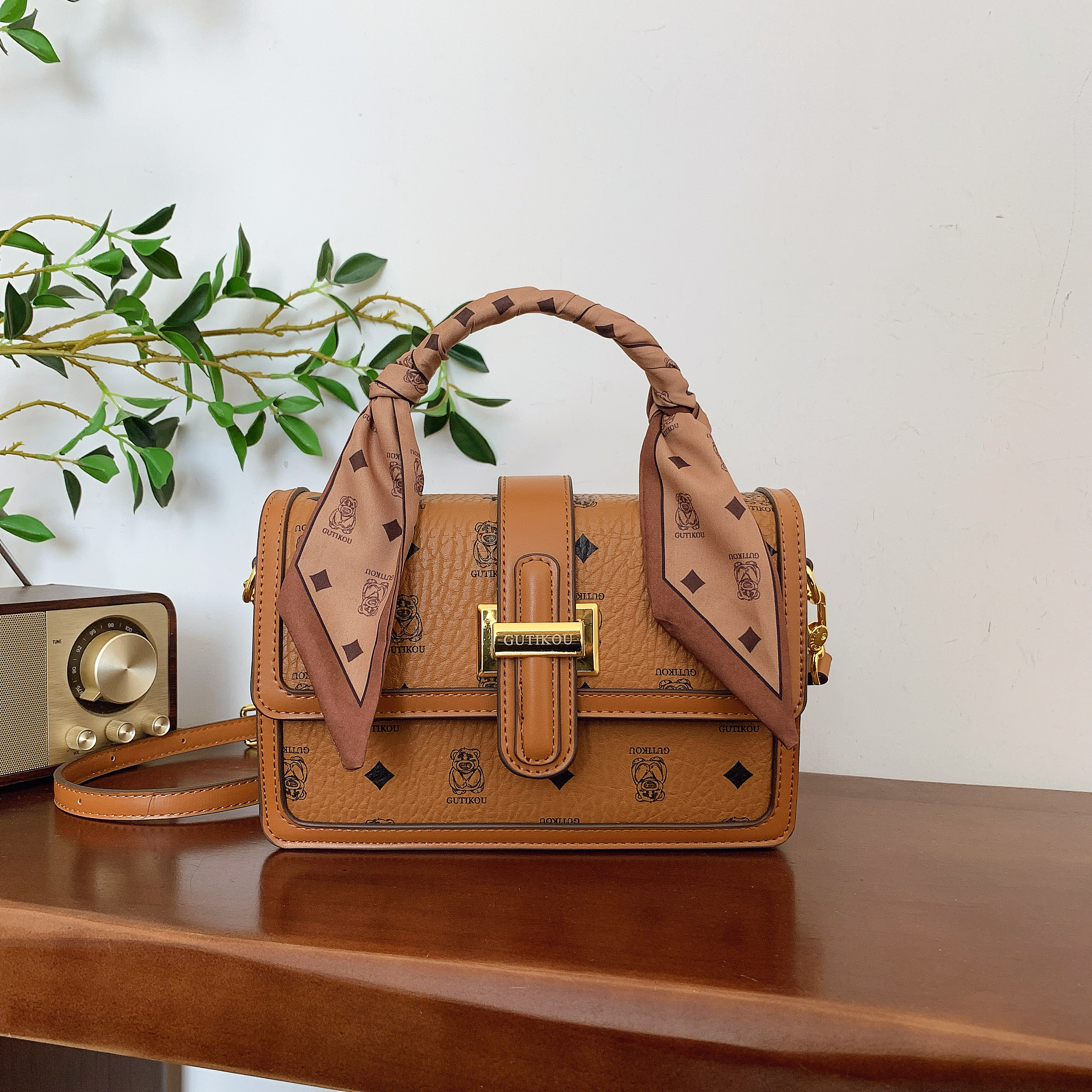 古缇寇小熊轻奢包女2025新款气质小方包时尚单肩质感洋气撞色斜挎