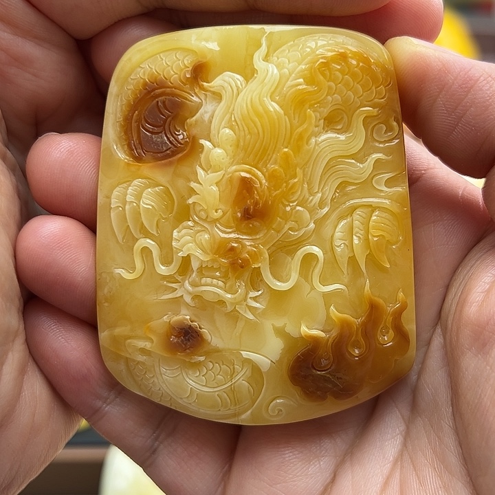 蜜蜡裸石未镶嵌龙牌吊坠52