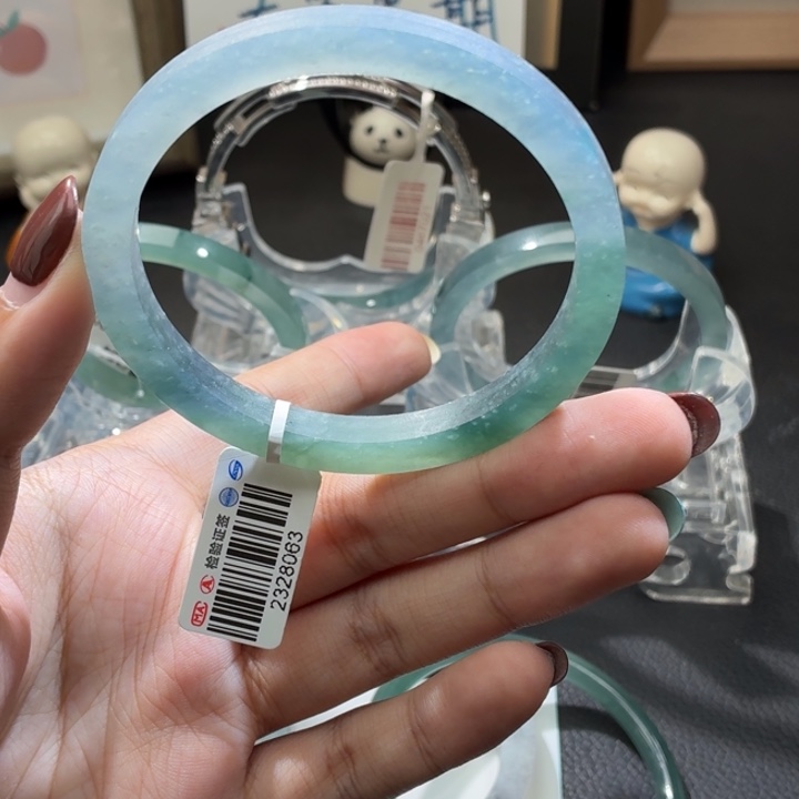 翡翠未镶嵌手镯半山水60