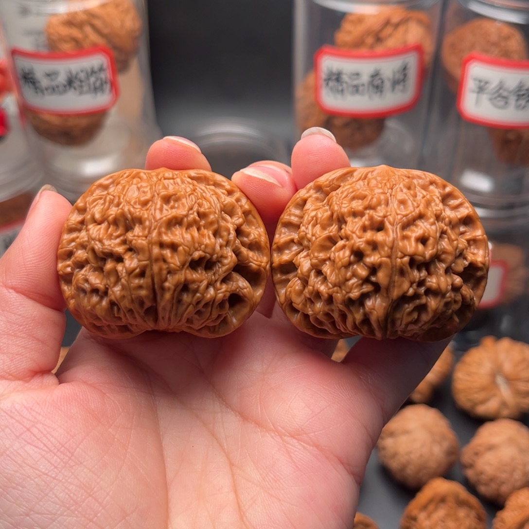 文玩核桃把件45.5精品水龙纹