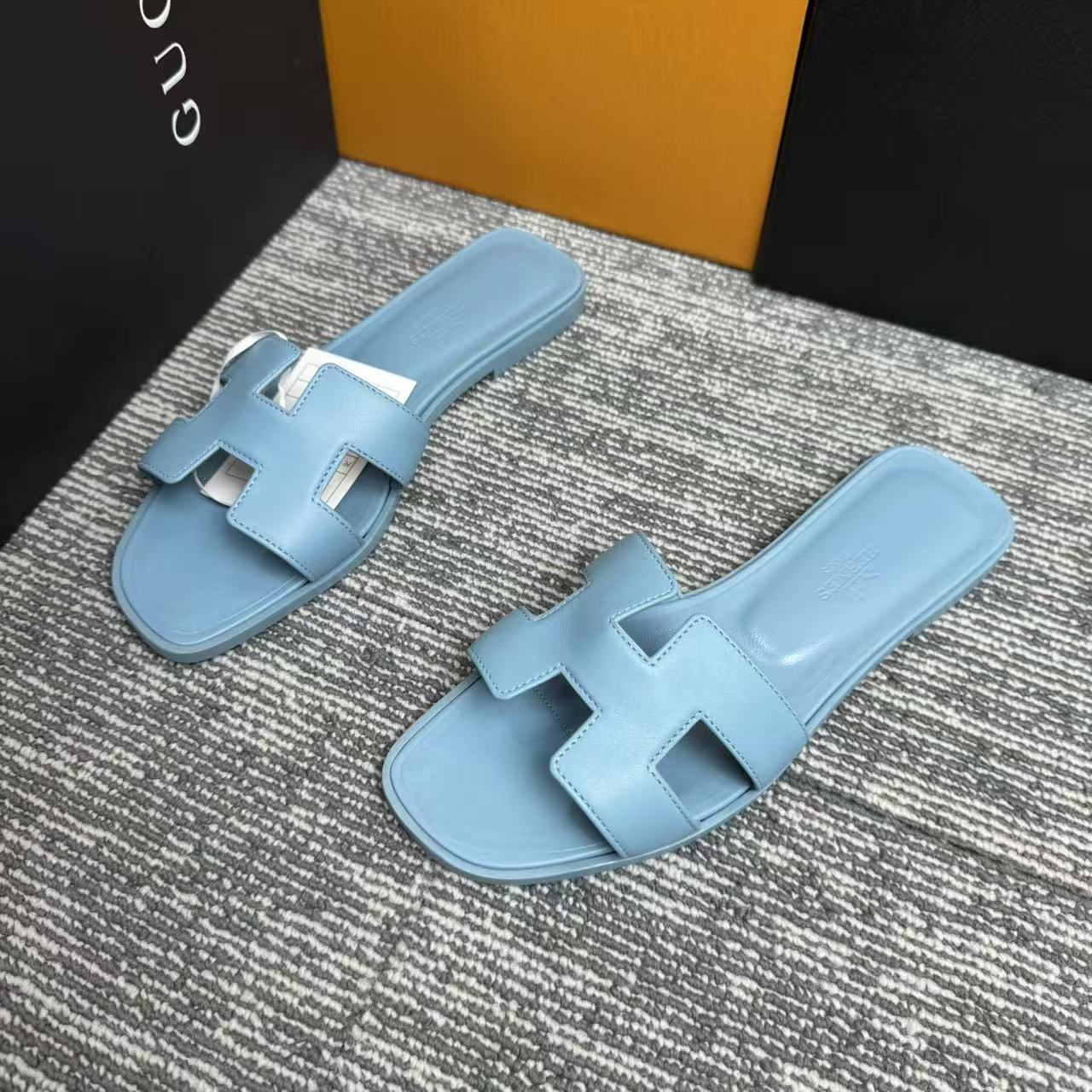 未使用 Hermes/爱马仕 浅蓝色大H拖鞋 37.5码/全新