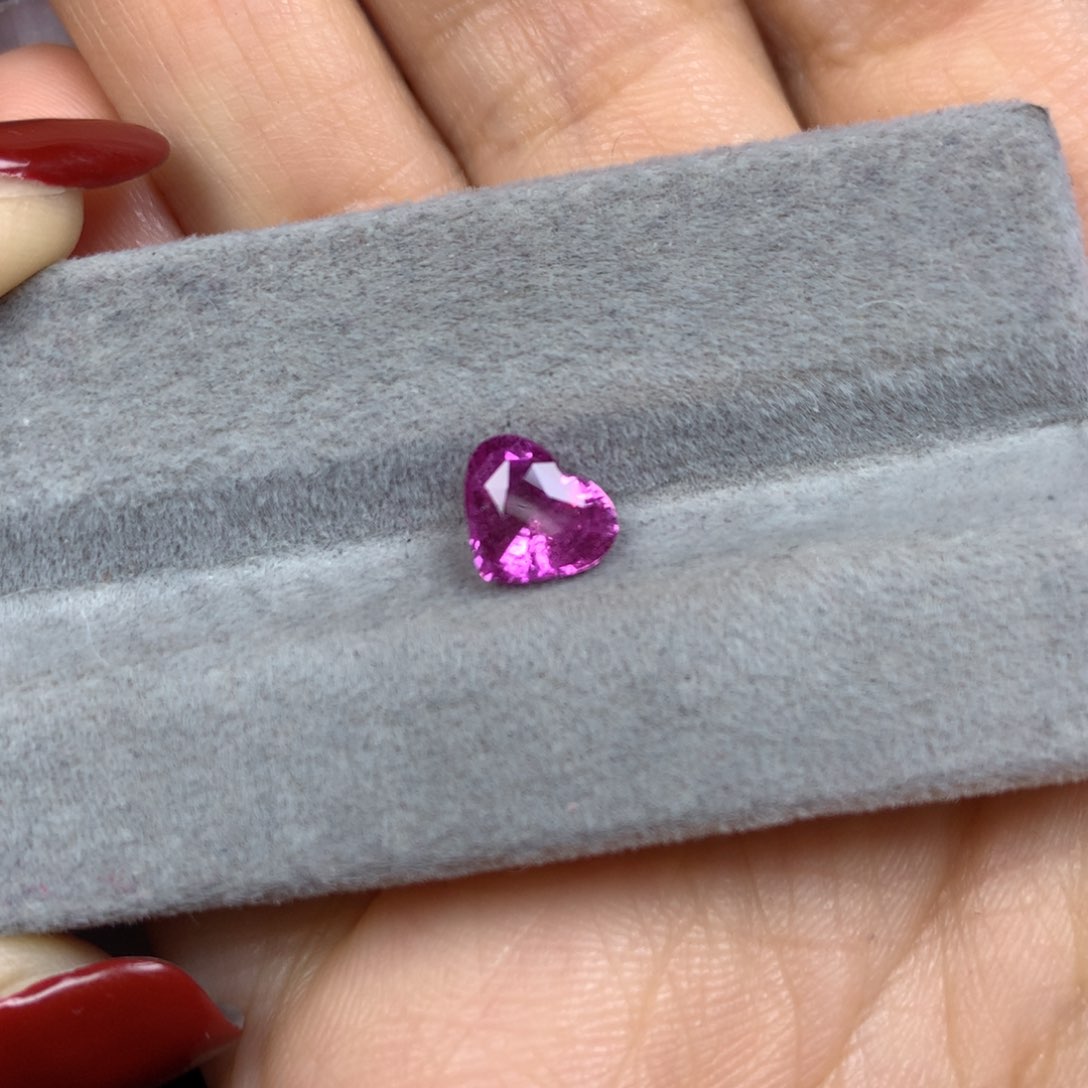 蓝宝石裸石未镶嵌1.6ct无烧粉蓝宝