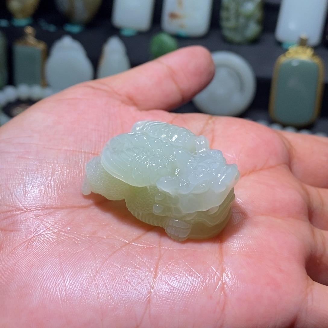 和田玉未镶嵌飞天貔貅