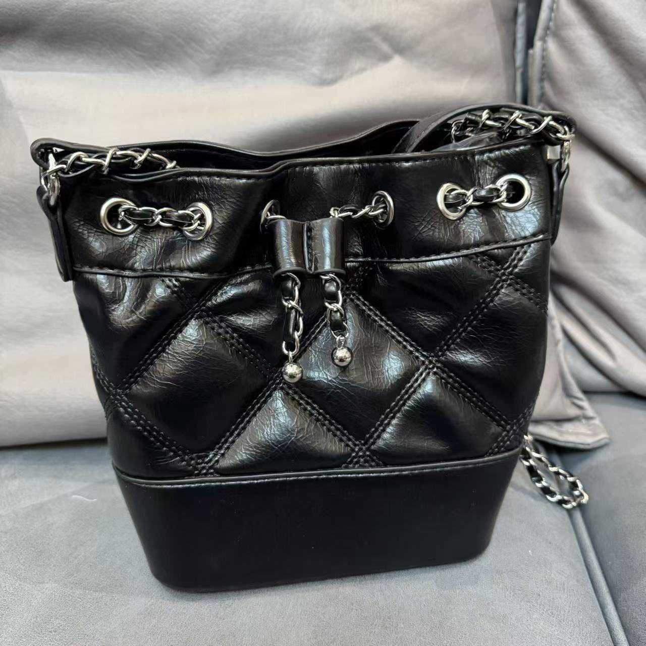 气质时尚黑色水桶包包-38580