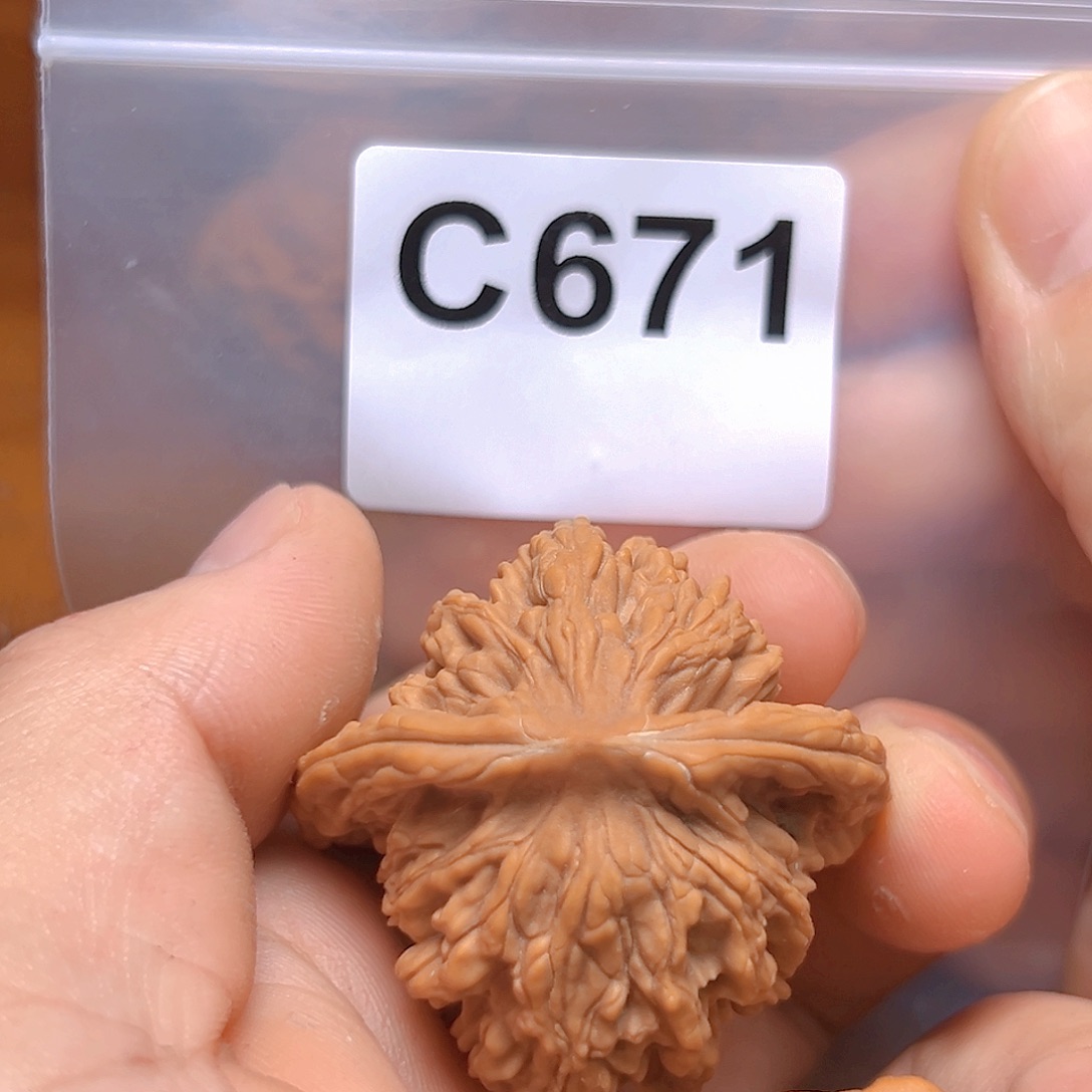 文玩核桃吊坠43虎头