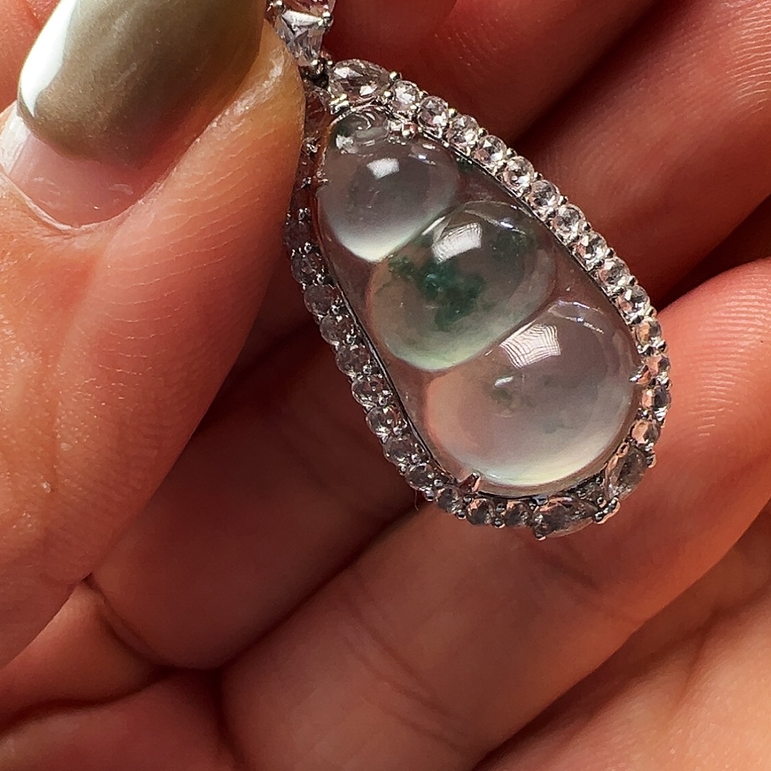 翡翠18K金镶嵌颈饰吊坠