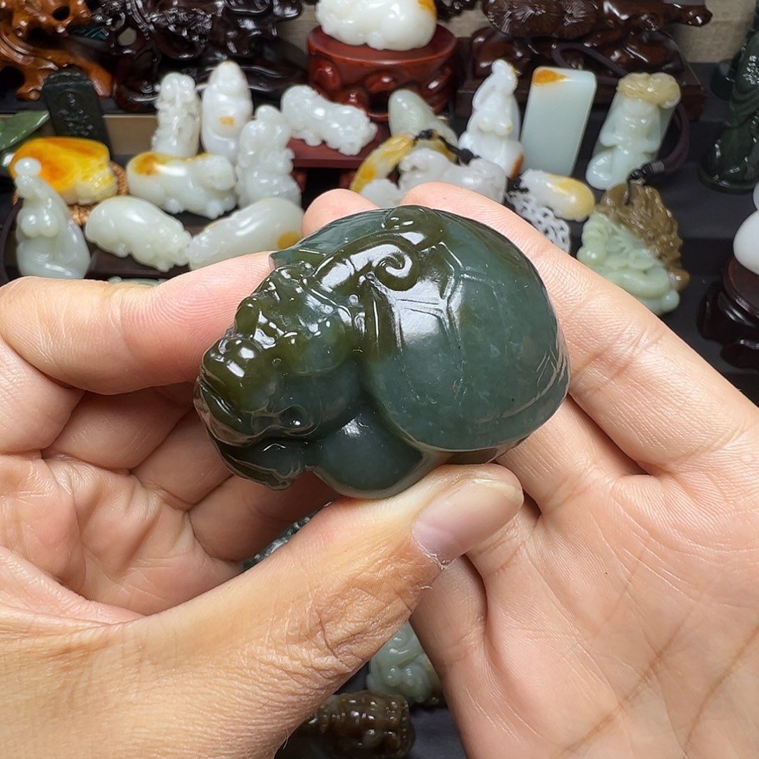 和田玉未镶嵌把件