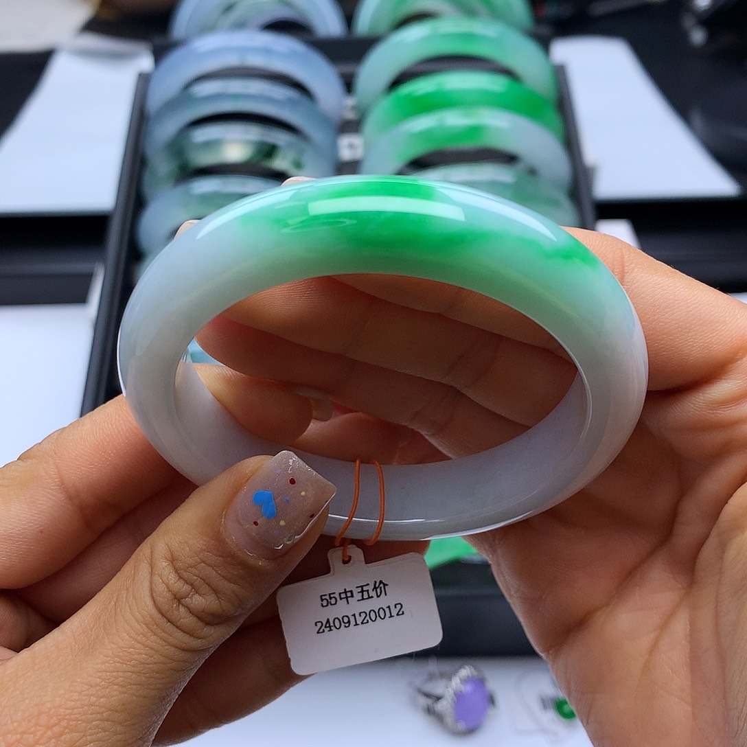 翡翠手镯未镶嵌55白底青正圈