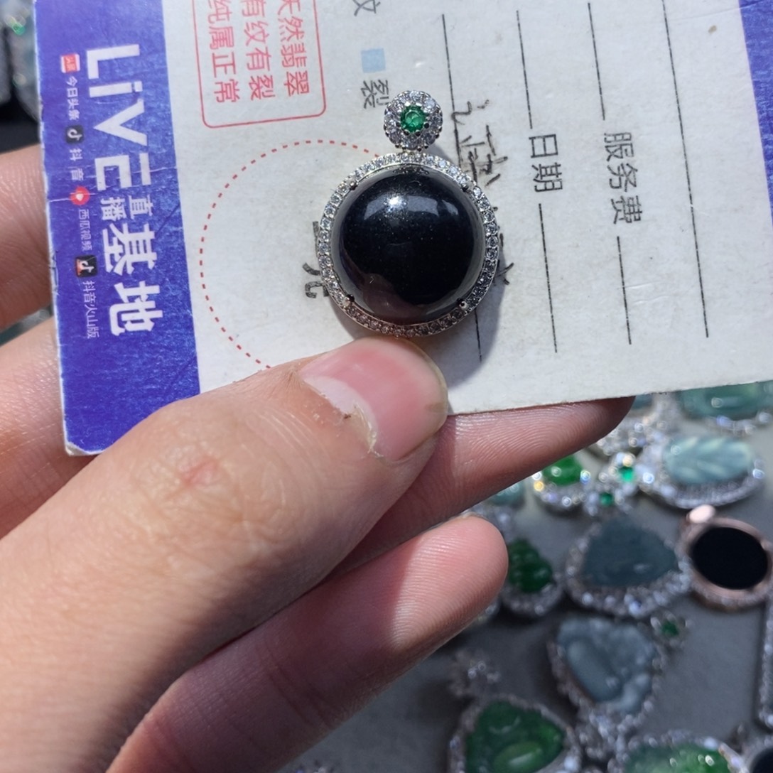 翡翠颈饰未镶嵌翡翠