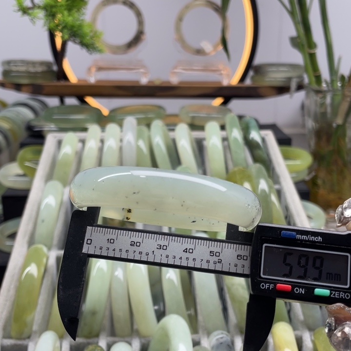 蛇纹石玉未镶嵌手镯256