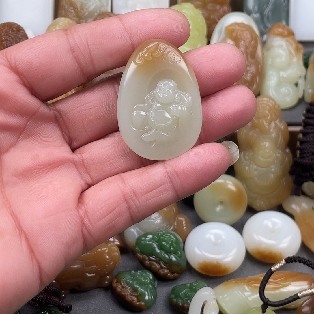 洋***洋和田玉未镶嵌颈饰