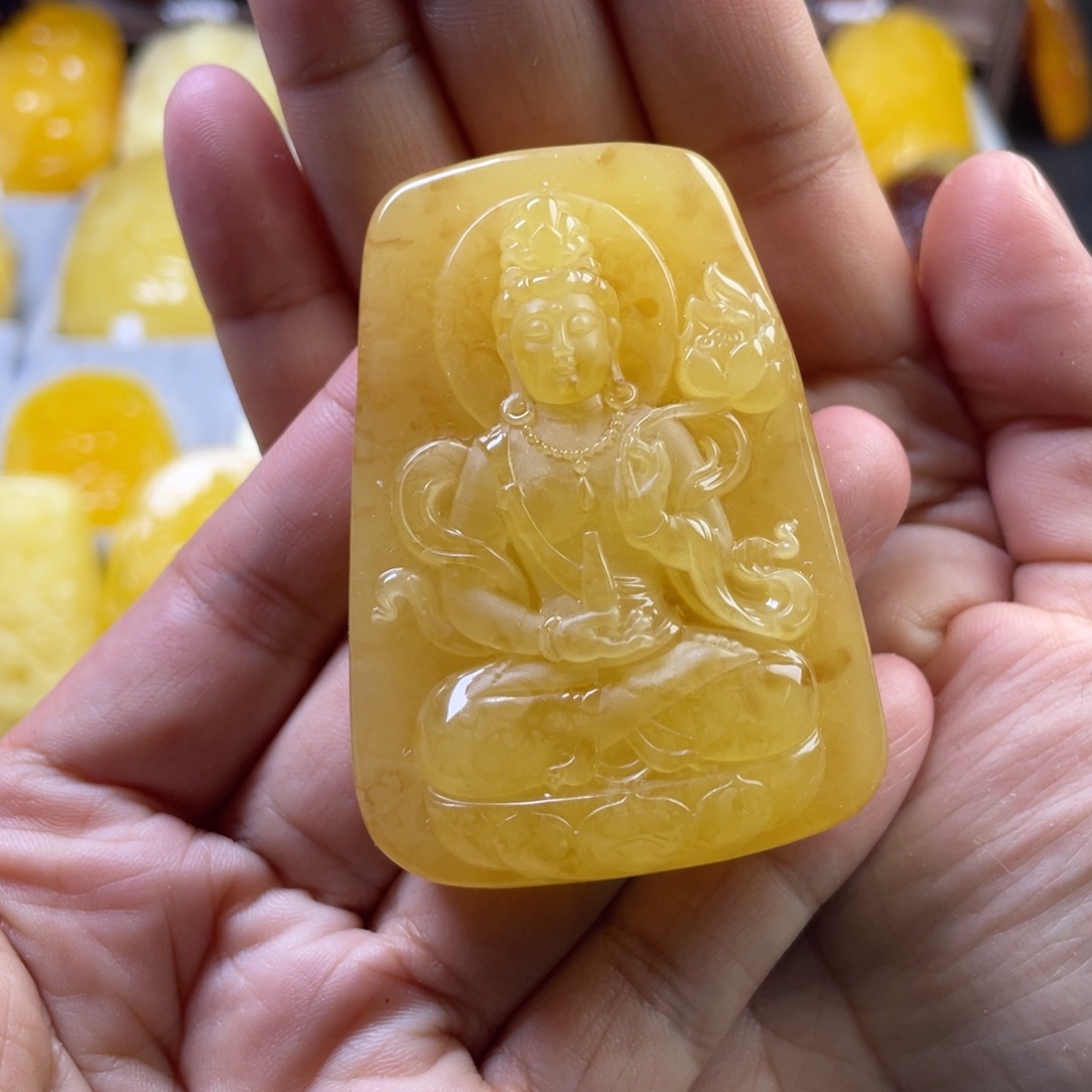 琥珀未镶嵌颈饰天然的琥珀蜜蜡