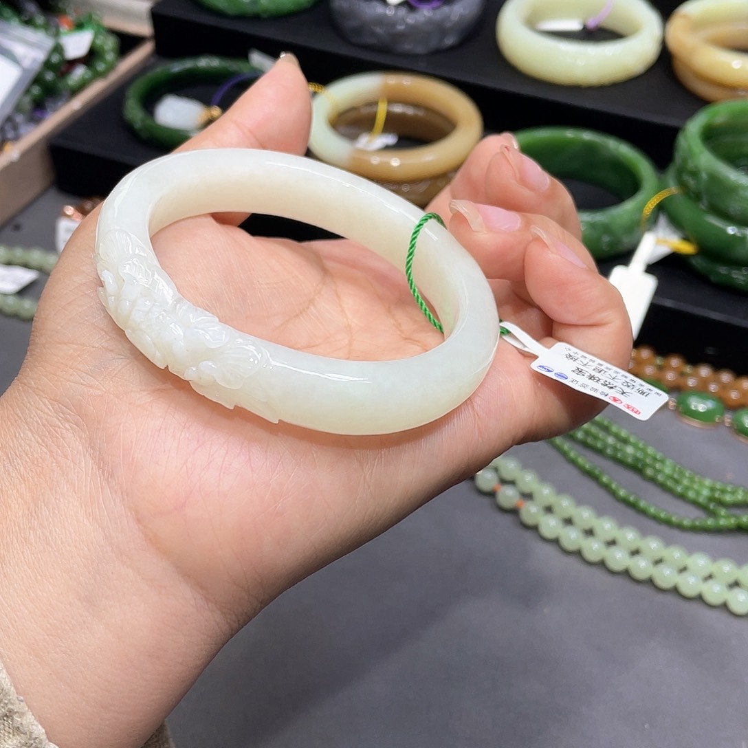 和田玉手镯6061圈口15未镶嵌