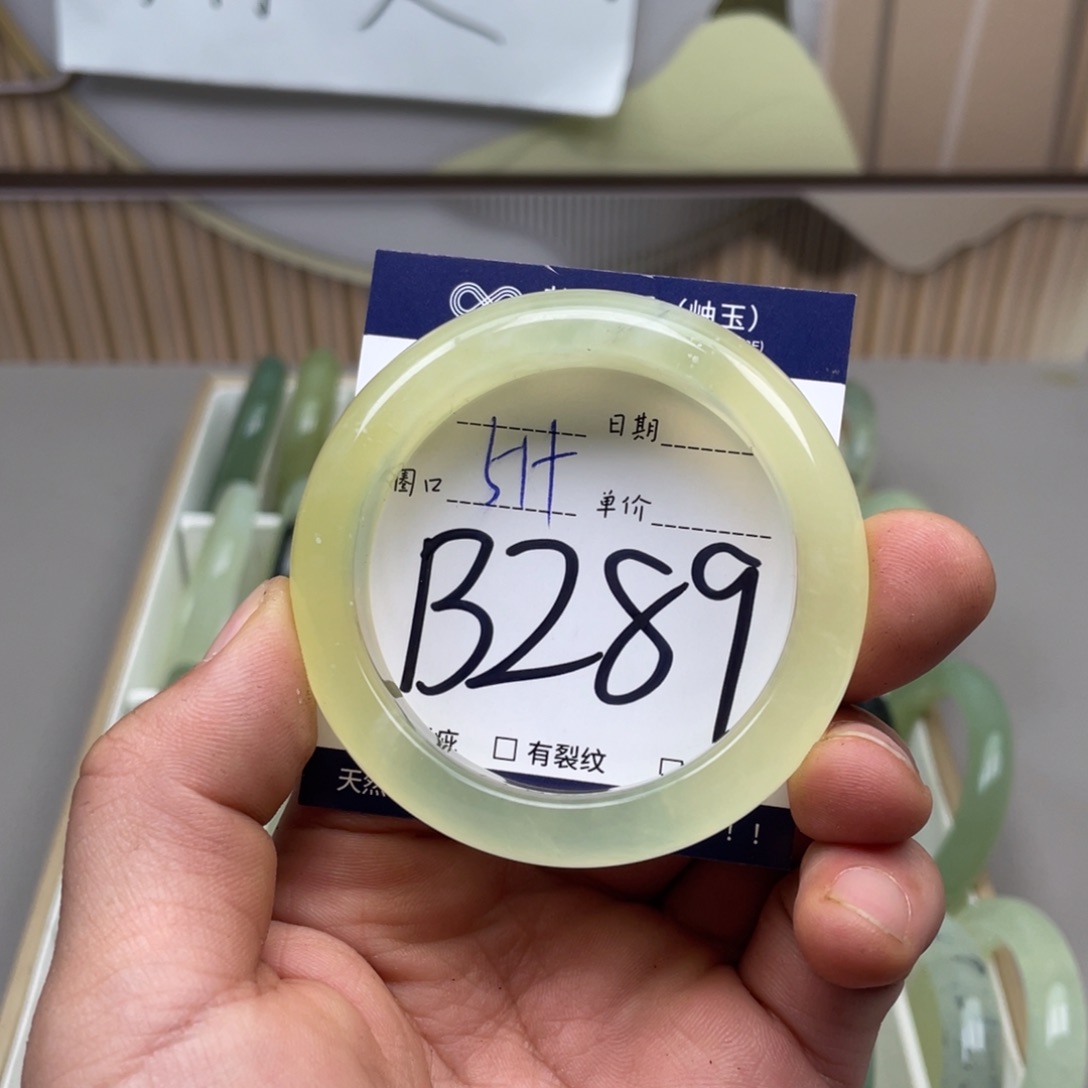 岫玉手镯手镯未镶嵌