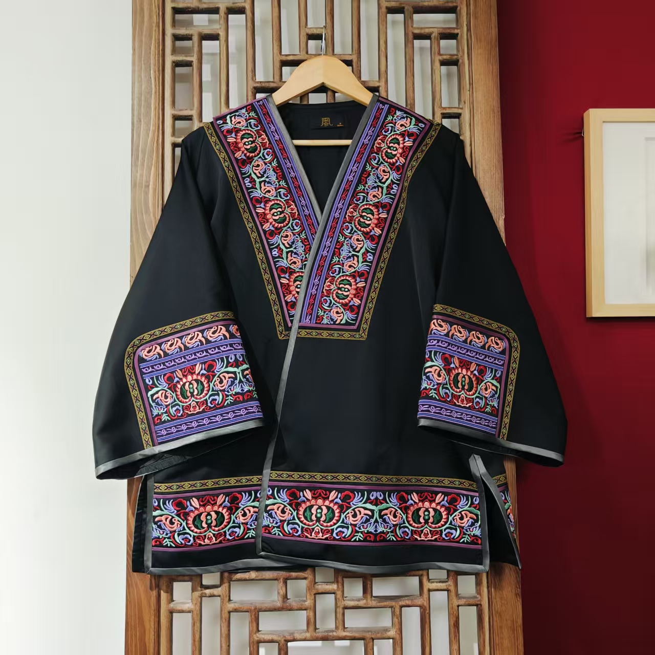 苗绣国风（LS788-1）凤徕兮私人定制黑色光板底彩色苗绣边斜襟开衫