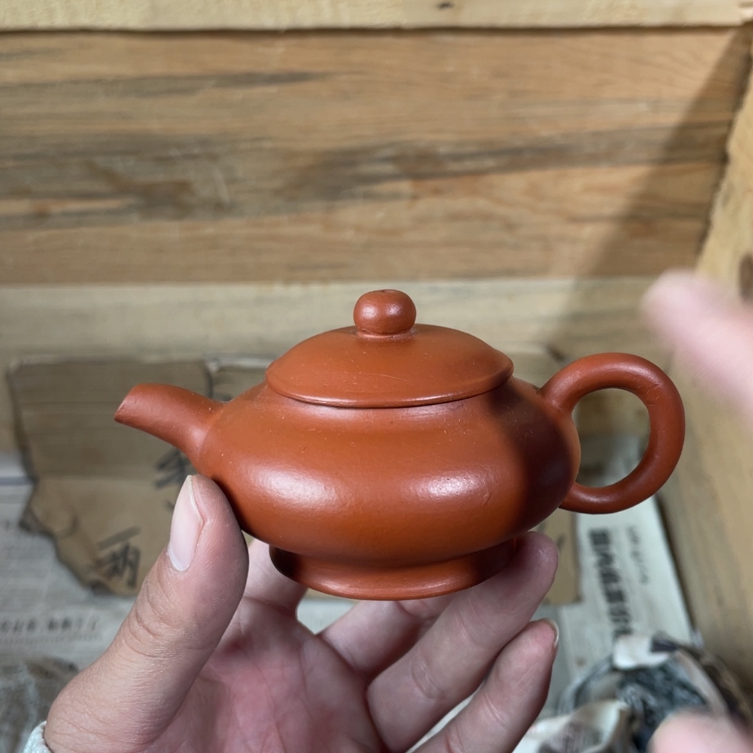 茶壶紫砂老厂紫砂壶一件。
