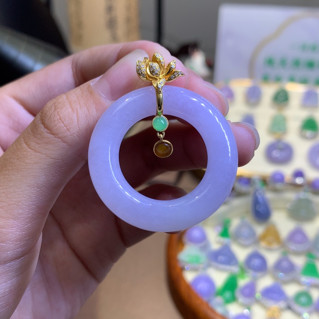 翡翠18K金镶嵌颈饰翡翠