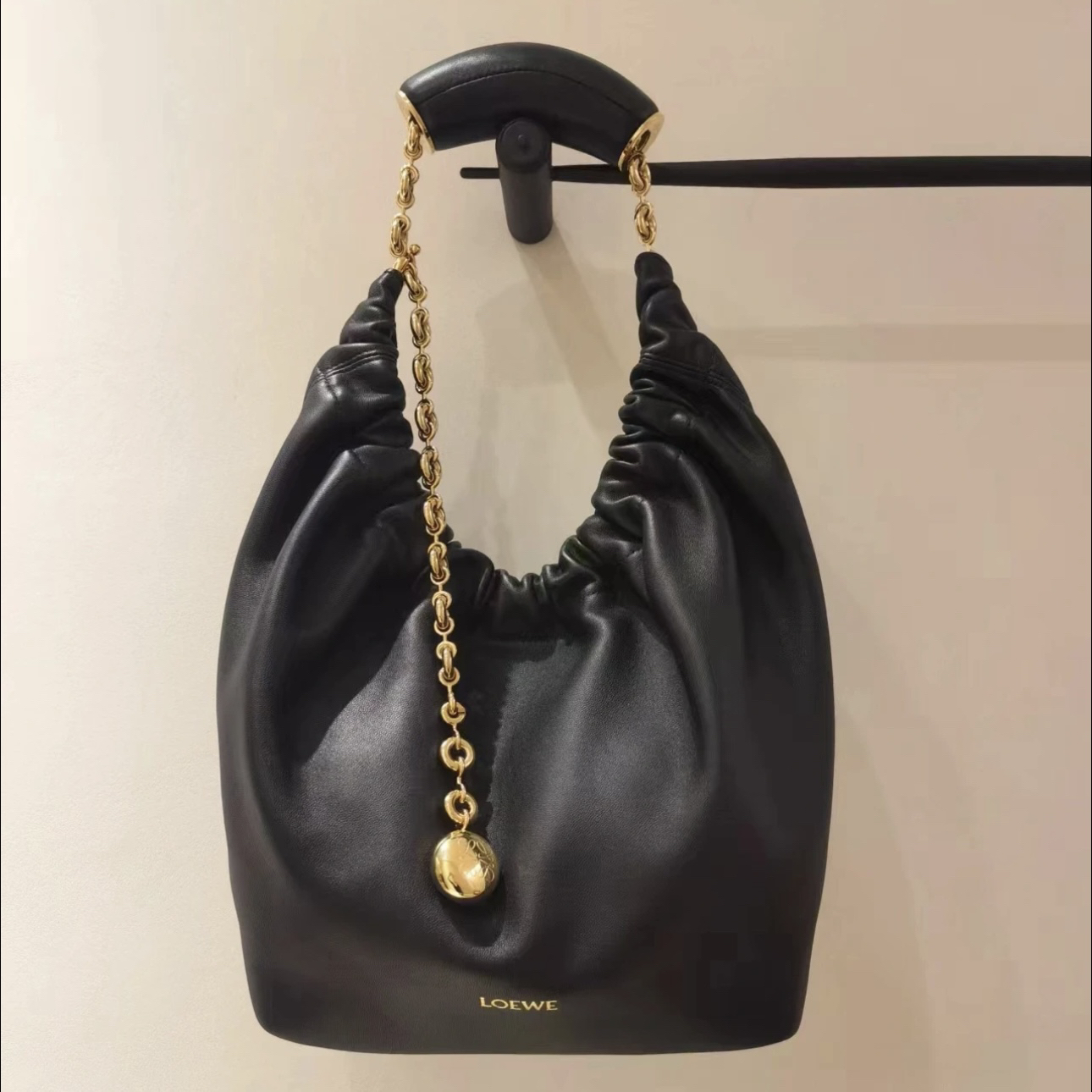 99新 LOEWE/罗意威 罗意威/黑色squeeze中号斜挎包/送中检3152