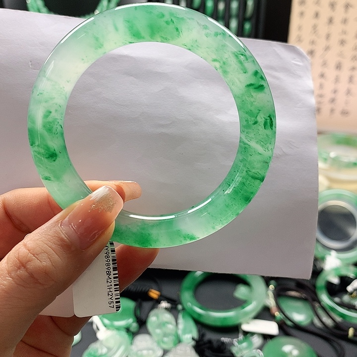 石英质玉手镯未镶嵌淡**悠