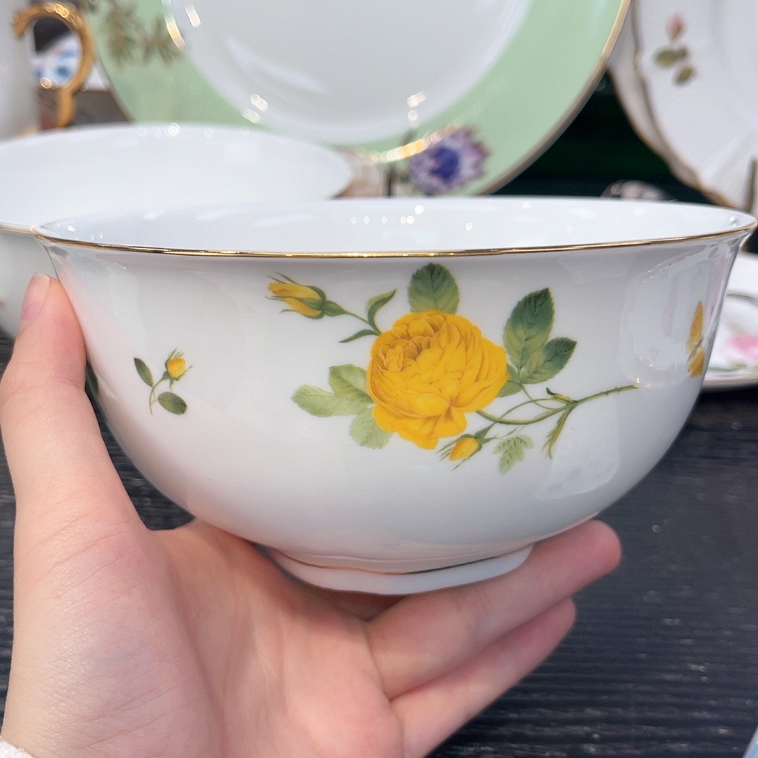 骨瓷四个面碗—————