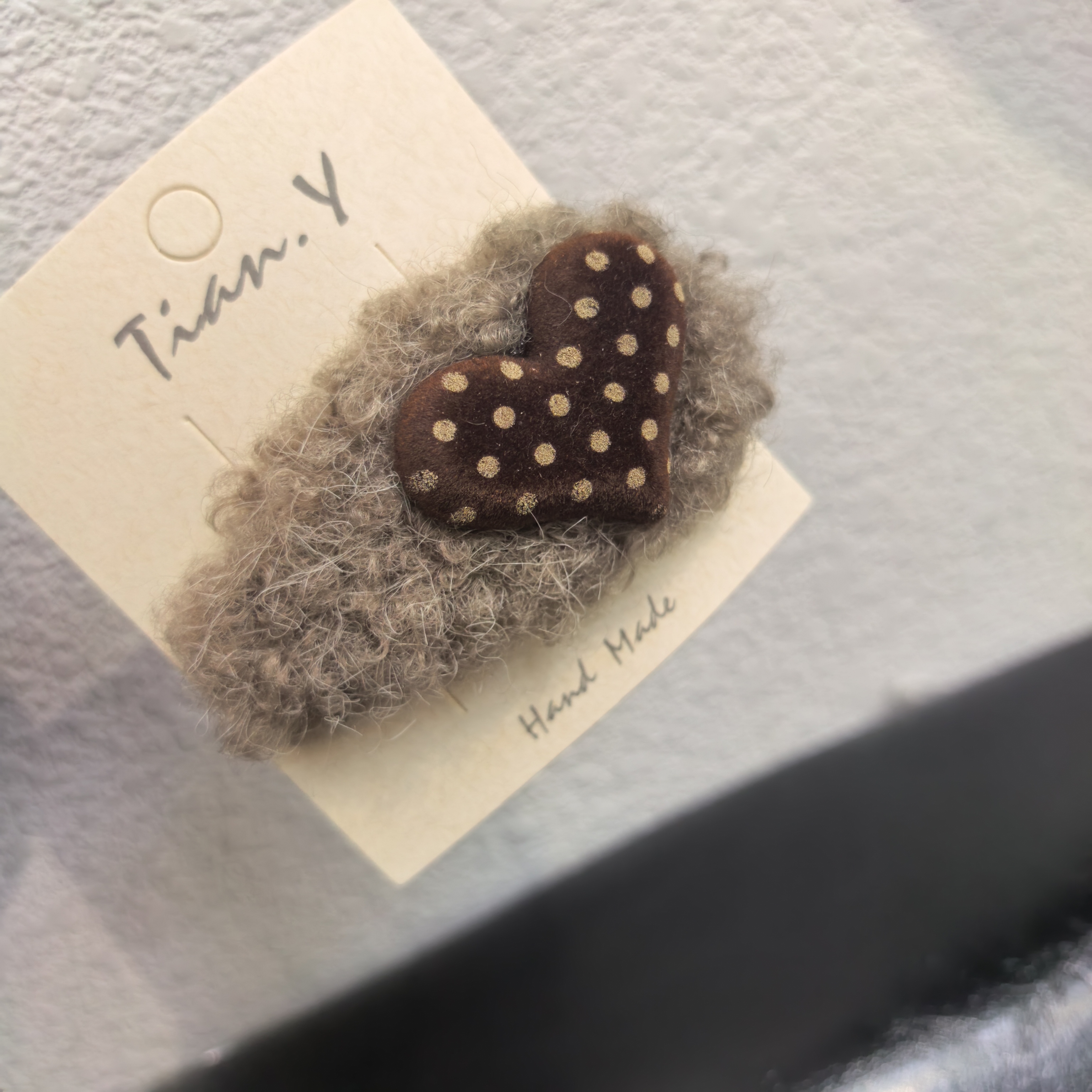 E779咖色波点爱心毛毛掰掰夹