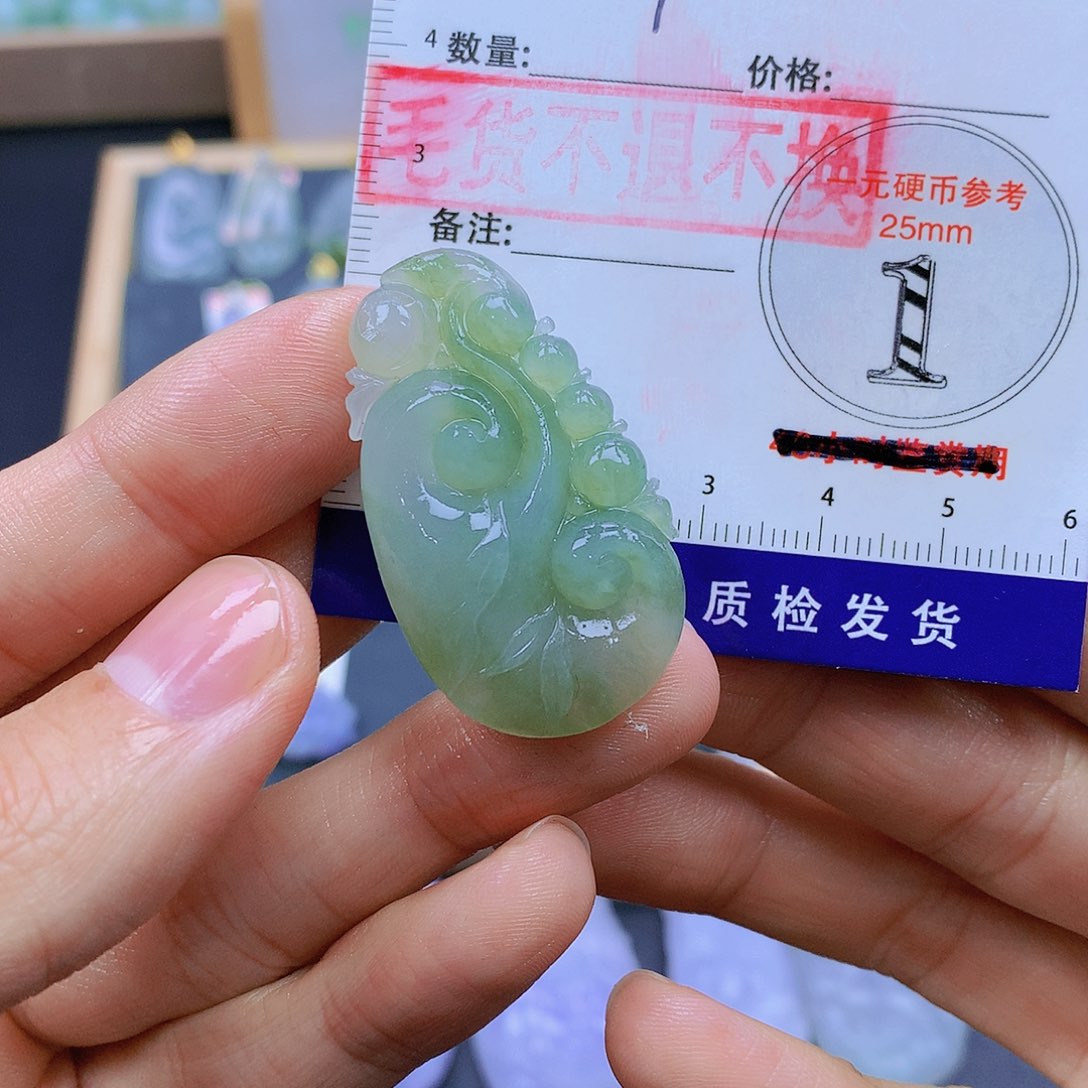 翡翠未镶嵌颈饰翡翠