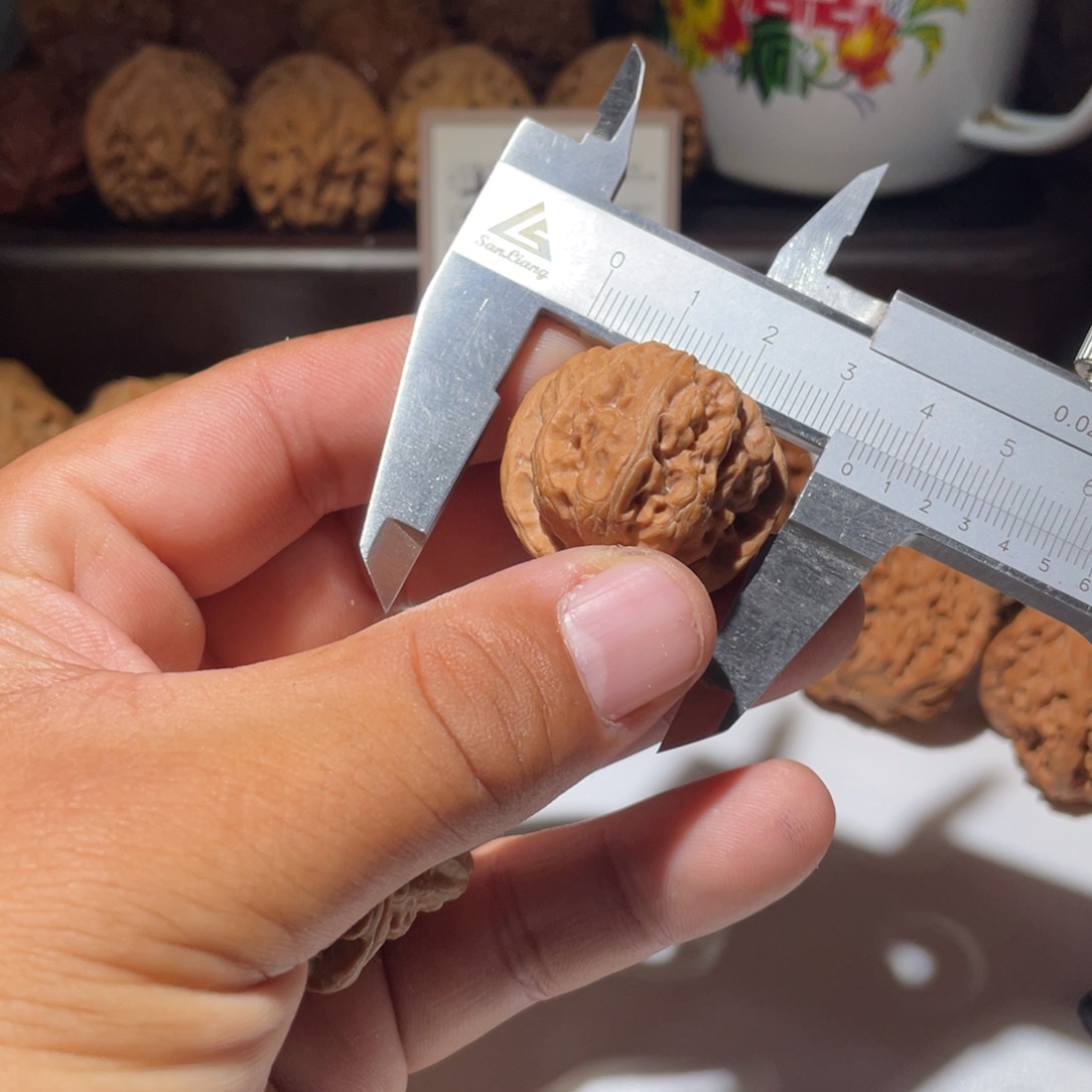 吊坠文玩核桃35肚  全品 一代门头沟  泛油