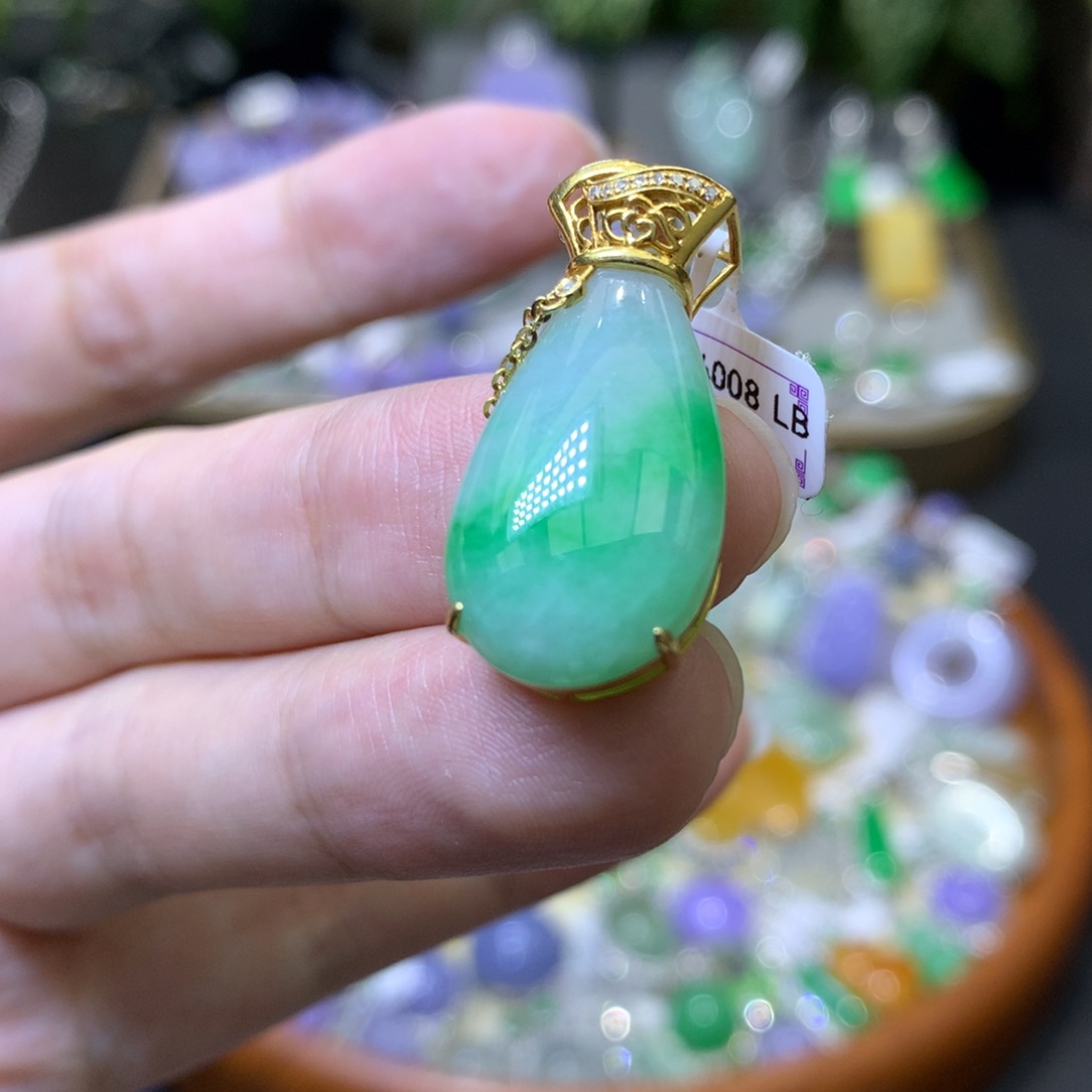 颈饰18K金镶嵌翡翠