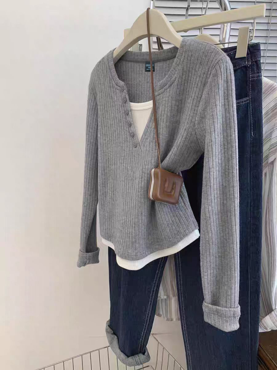 9223#灰色假两件v领女秋冬季正肩内搭打底衫2025新款排扣上衣潮