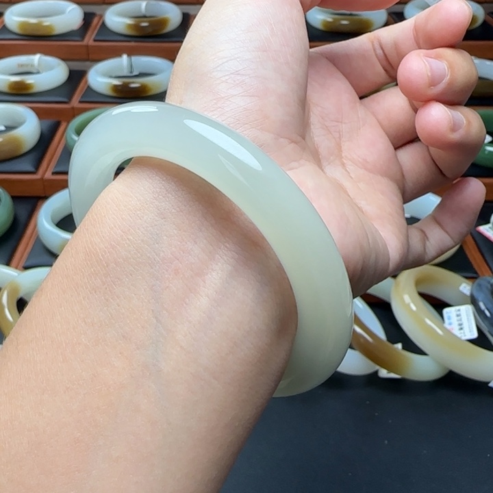 未镶嵌手镯和田玉白冰晴