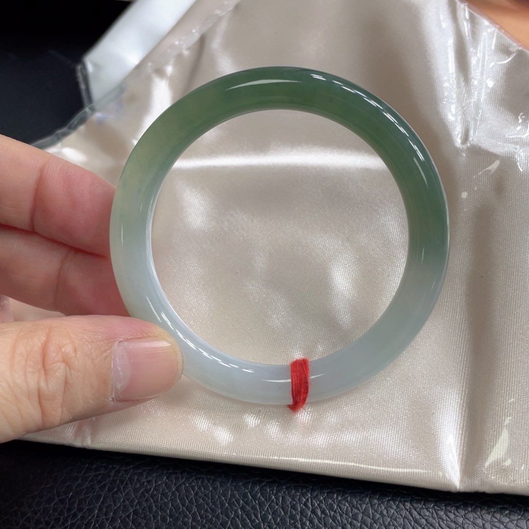 翡翠手镯未镶嵌51圈口