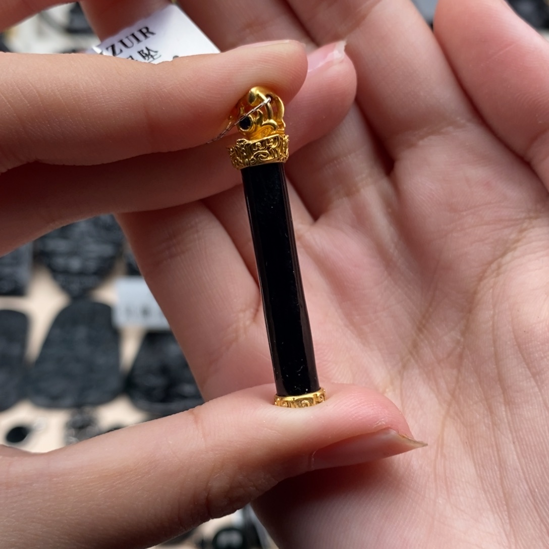 【闪购商品】翡翠颈饰未镶嵌S****。柱子