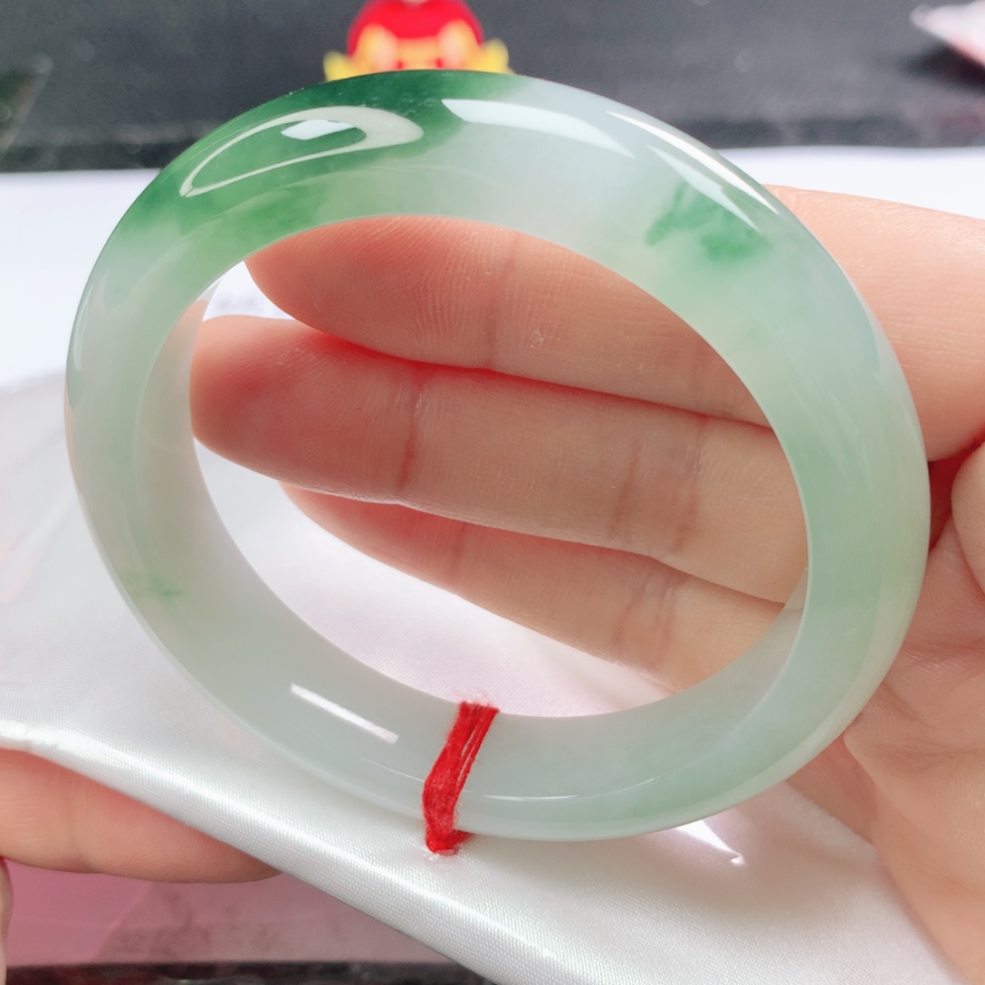 翡翠未镶嵌手镯正