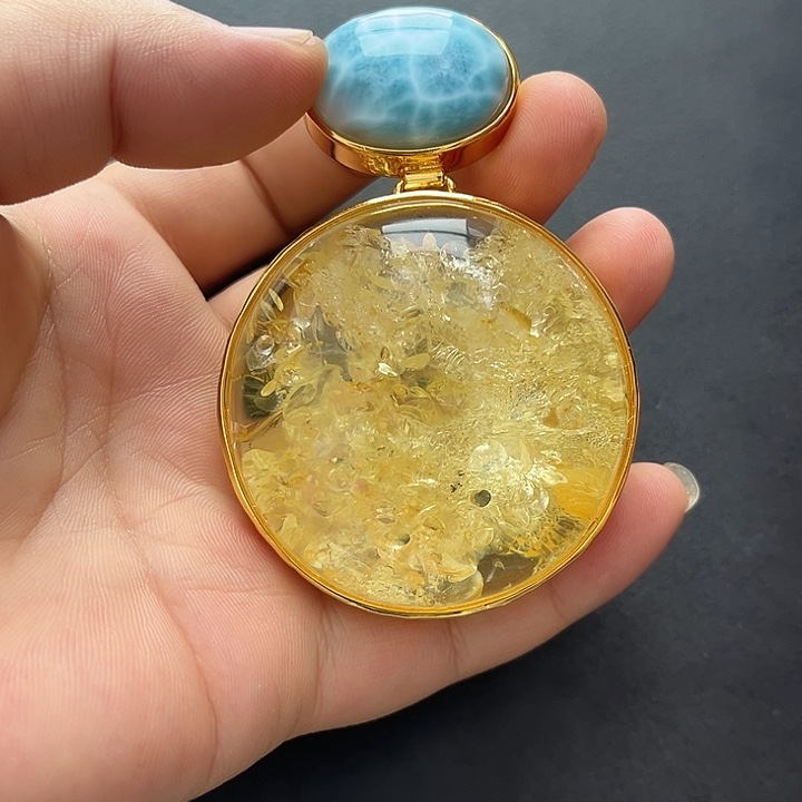 新***姐琥珀未镶嵌裸石吊坠