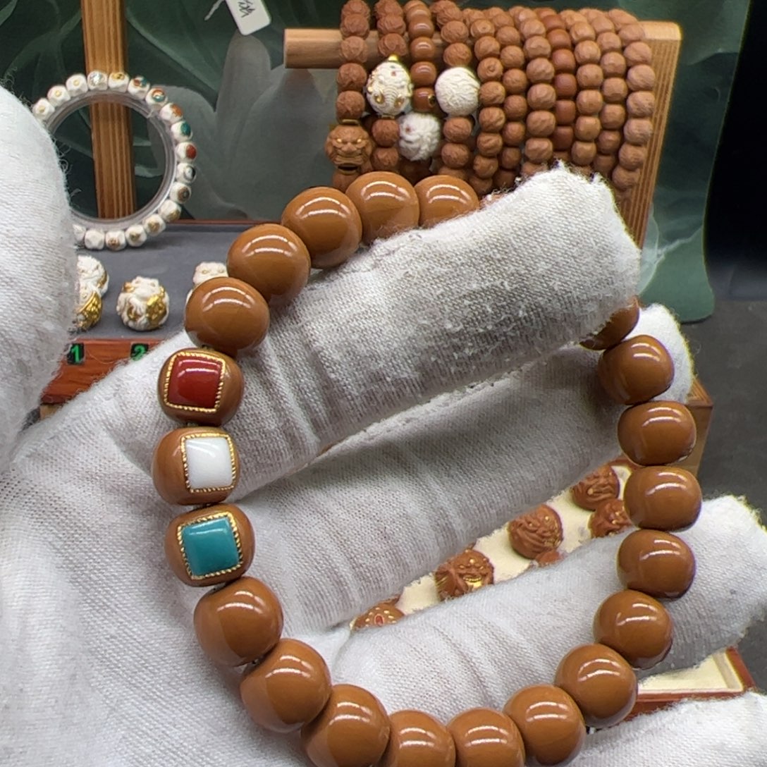 吊坠猴头核桃红绿灯